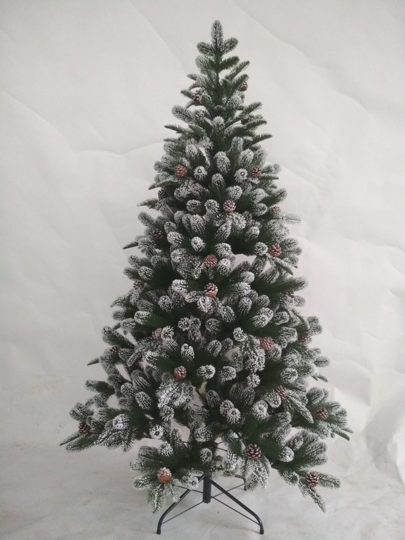 Künstlicher Weihnachtsbaum mit Schnee und Zapfen 180cm, 707 Äste