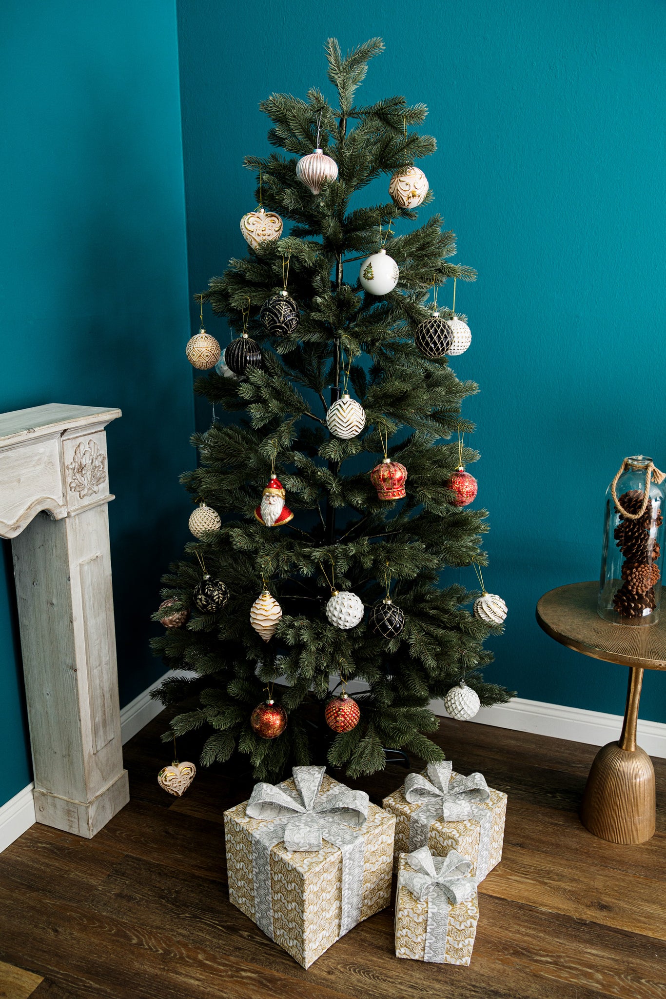Künstlicher Weihnachtsbaum mit realistischem Design 180cm, 763 Äste