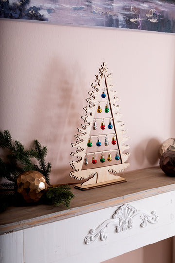 Weihnachtsbaum mit 15 Weihnachtskugeln: Komplettes Weihnachtsdeko-Set